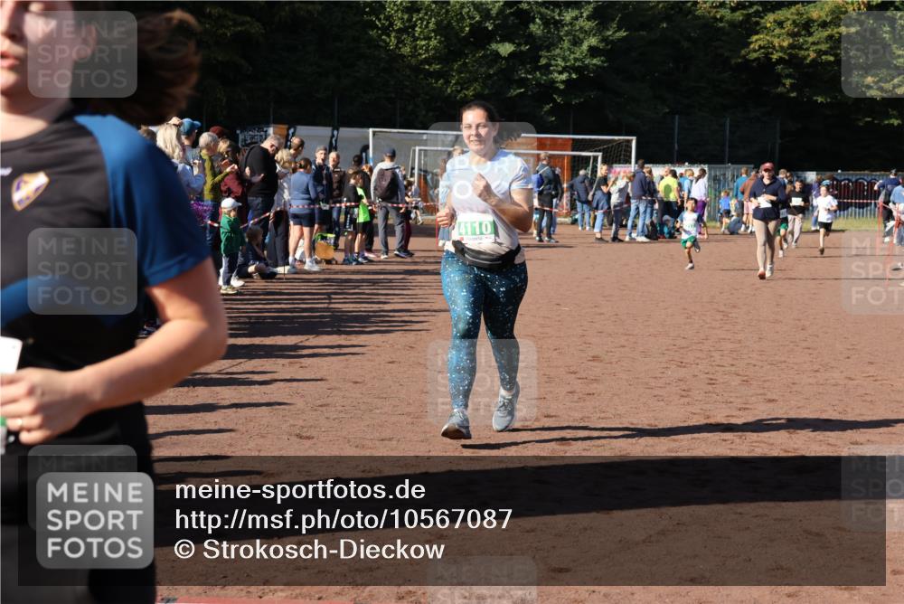 27.09.2026 - 35. Volkslauf durch das schöne Alstertal Strokosch-Dieckow http://msf.ph/oto/10567087 27.09.2026 11:02:12 Ziel 4062, 4110, 4217 meine-sportfotos.de