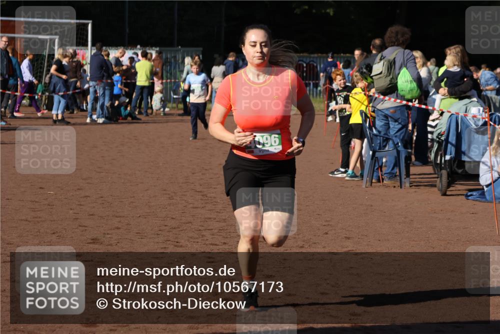 27.09.2026 - 35. Volkslauf durch das schöne Alstertal Strokosch-Dieckow http://msf.ph/oto/10567173 27.09.2026 11:01:55 Ziel 4096, 4211 meine-sportfotos.de