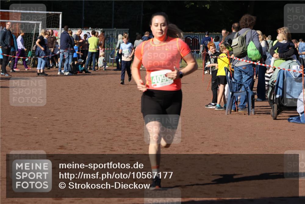 27.09.2026 - 35. Volkslauf durch das schöne Alstertal Strokosch-Dieckow http://msf.ph/oto/10567177 27.09.2026 11:01:55 Ziel 4096, 4211 meine-sportfotos.de