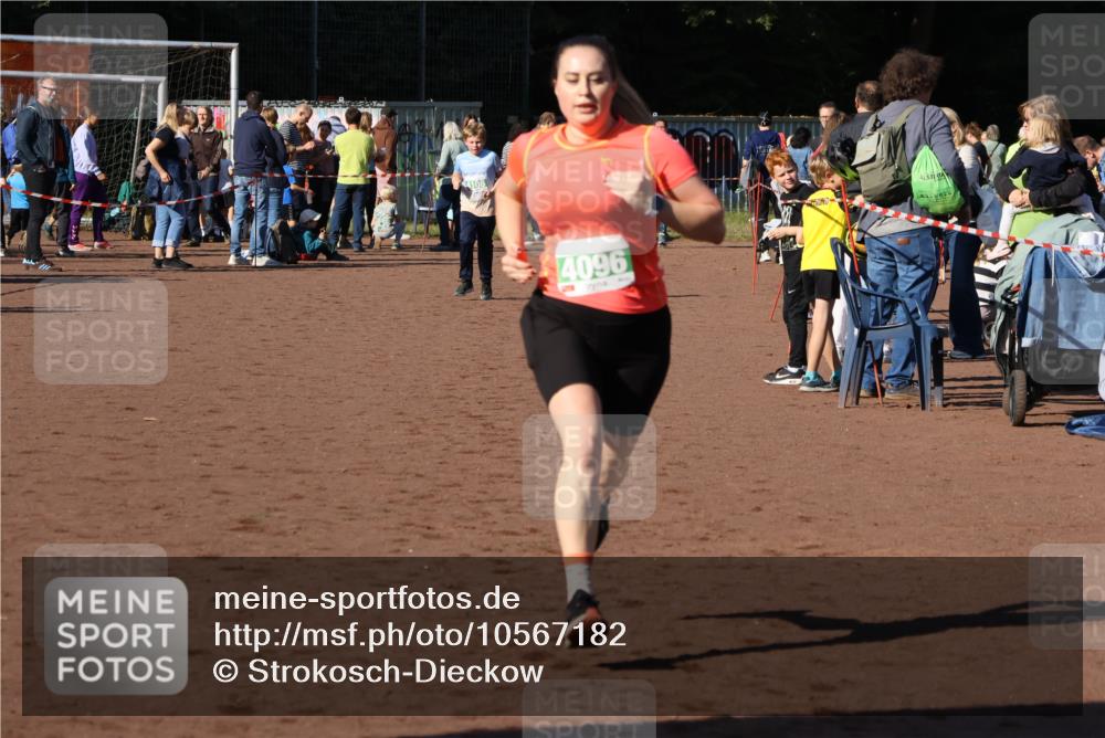 27.09.2026 - 35. Volkslauf durch das schöne Alstertal Strokosch-Dieckow http://msf.ph/oto/10567182 27.09.2026 11:01:55 Ziel 4096, 4211 meine-sportfotos.de