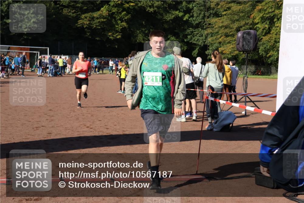 27.09.2026 - 35. Volkslauf durch das schöne Alstertal Strokosch-Dieckow http://msf.ph/oto/10567187 27.09.2026 11:01:54 Ziel 4079, 4096, 4211 meine-sportfotos.de