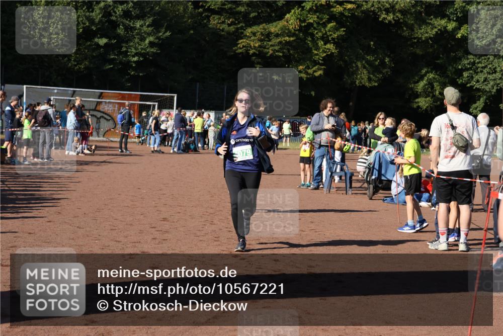 27.09.2026 - 35. Volkslauf durch das schöne Alstertal Strokosch-Dieckow http://msf.ph/oto/10567221 27.09.2026 11:01:50 Ziel 4021, 4079, 4096, 4114, 4211 meine-sportfotos.de