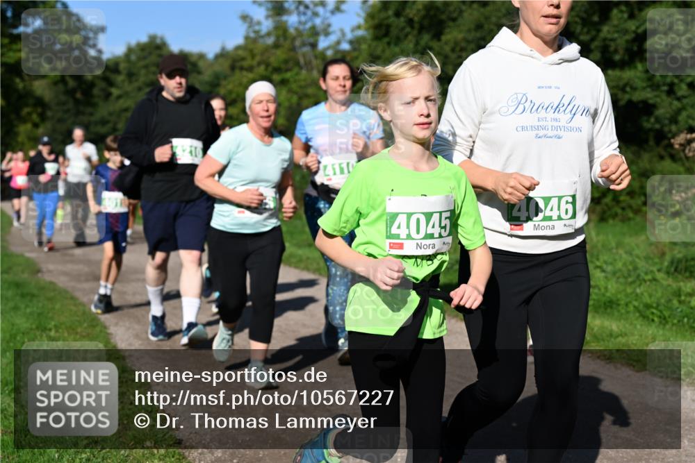 27.09.2026 - 35. Volkslauf durch das schöne Alstertal Dr. Thomas Lammeyer http://msf.ph/oto/10567227 27.09.2026 10:42:17 Laufen 411, 1982, 14045, 14046 meine-sportfotos.de