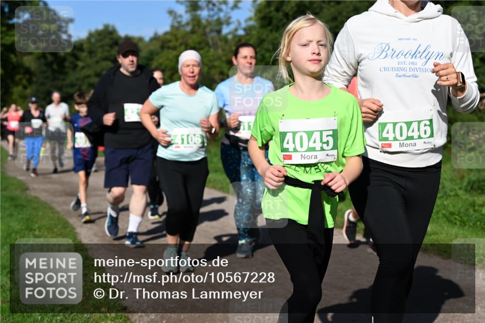 27.09.2026 - 35. Volkslauf durch das schöne Alstertal Dr. Thomas Lammeyer http://msf.ph/oto/10567228 27.09.2026 10:42:17 Laufen 4106, 1982, 4045, 4046 meine-sportfotos.de
