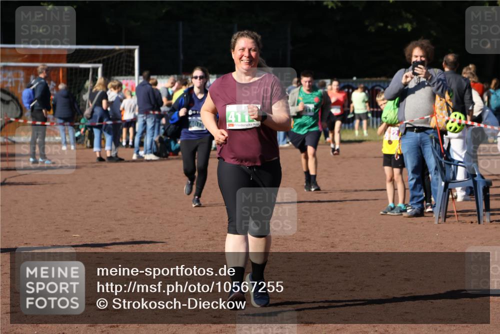 27.09.2026 - 35. Volkslauf durch das schöne Alstertal Strokosch-Dieckow http://msf.ph/oto/10567255 27.09.2026 11:01:46 Ziel 4021, 4079, 4114, 4211 meine-sportfotos.de