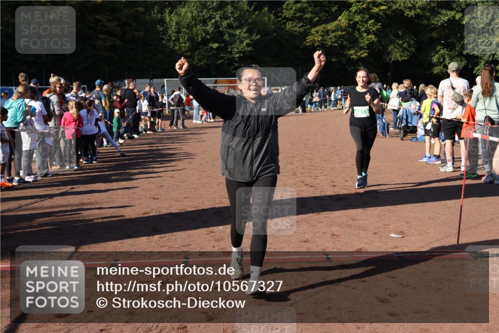 27.09.2026 - 35. Volkslauf durch das schöne Alstertal Strokosch-Dieckow http://msf.ph/oto/10567327 27.09.2026 11:01:20 Ziel 4013, 4173 meine-sportfotos.de