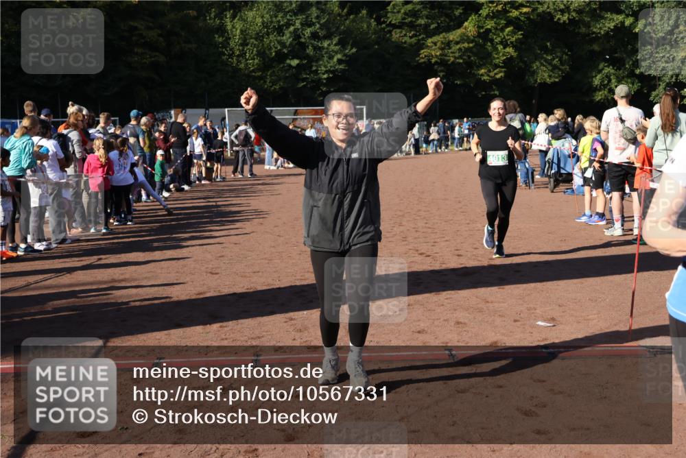 27.09.2026 - 35. Volkslauf durch das schöne Alstertal Strokosch-Dieckow http://msf.ph/oto/10567331 27.09.2026 11:01:19 Ziel 4013, 4173 meine-sportfotos.de