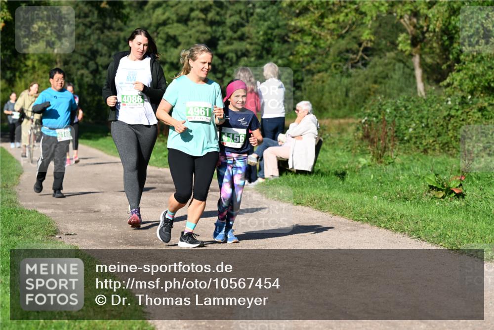 27.09.2026 - 35. Volkslauf durch das schöne Alstertal Dr. Thomas Lammeyer http://msf.ph/oto/10567454 27.09.2026 10:42:53 Laufen 4189, 4086, 4961, 156 meine-sportfotos.de