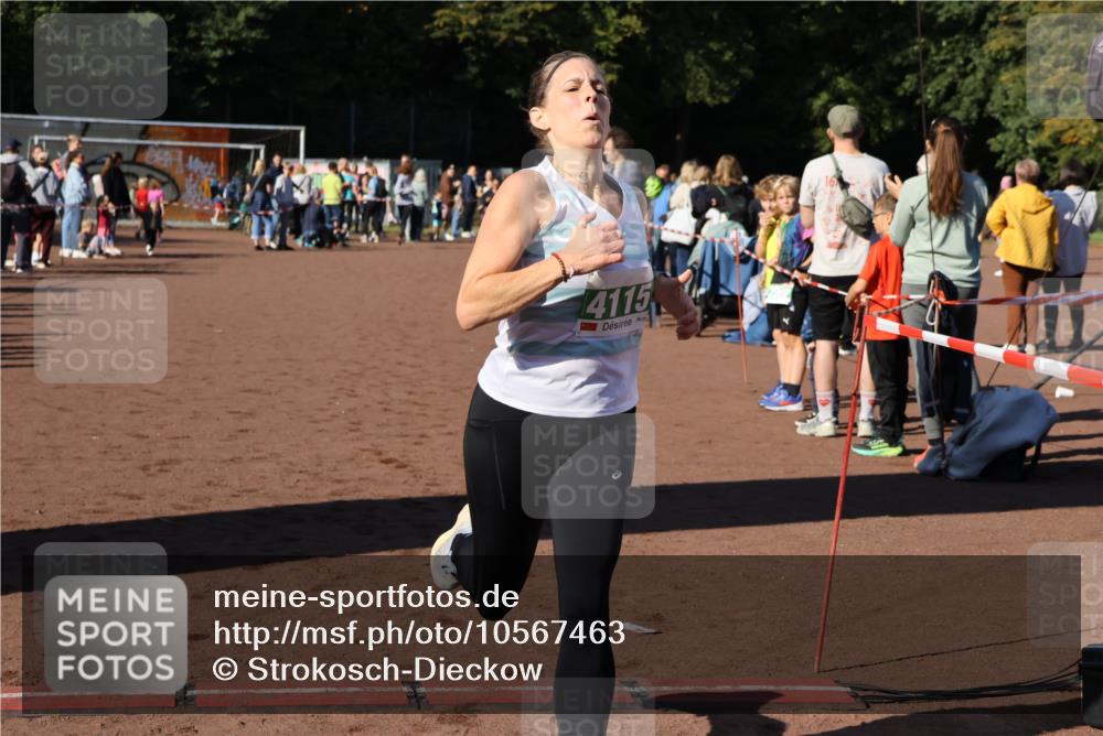 27.09.2026 - 35. Volkslauf durch das schöne Alstertal Strokosch-Dieckow http://msf.ph/oto/10567463 27.09.2026 11:01:02 Ziel 4042, 4115 meine-sportfotos.de