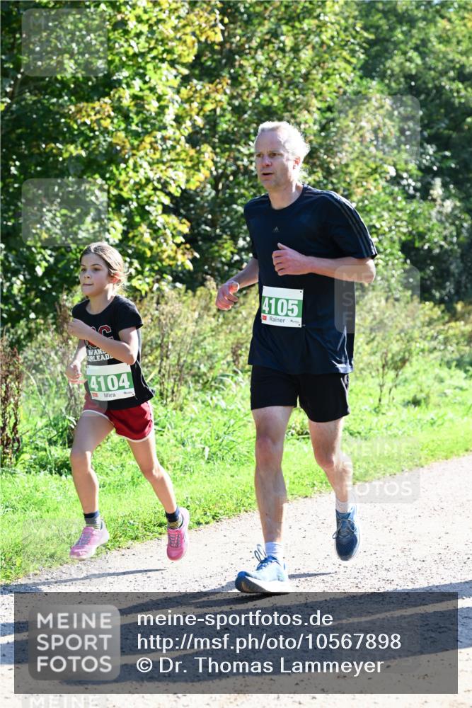27.09.2026 - 35. Volkslauf durch das schöne Alstertal Dr. Thomas Lammeyer http://msf.ph/oto/10567898 27.09.2026 10:49:20 Laufen 4104, 4105 meine-sportfotos.de
