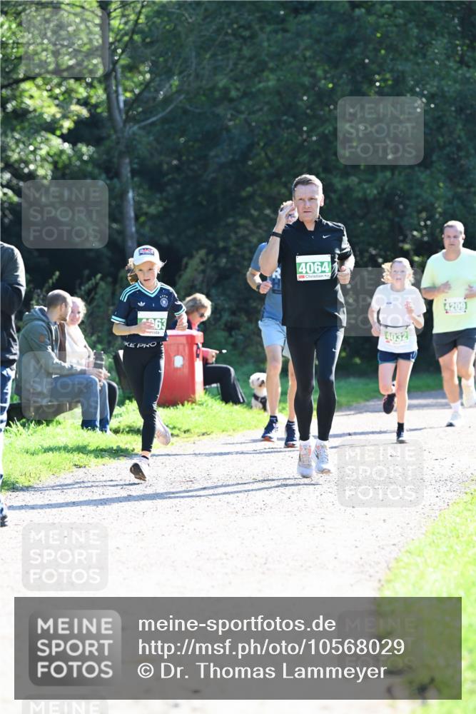 27.09.2026 - 35. Volkslauf durch das schöne Alstertal Dr. Thomas Lammeyer http://msf.ph/oto/10568029 27.09.2026 10:50:27 Laufen 4064, 63, 4032, 4209 meine-sportfotos.de