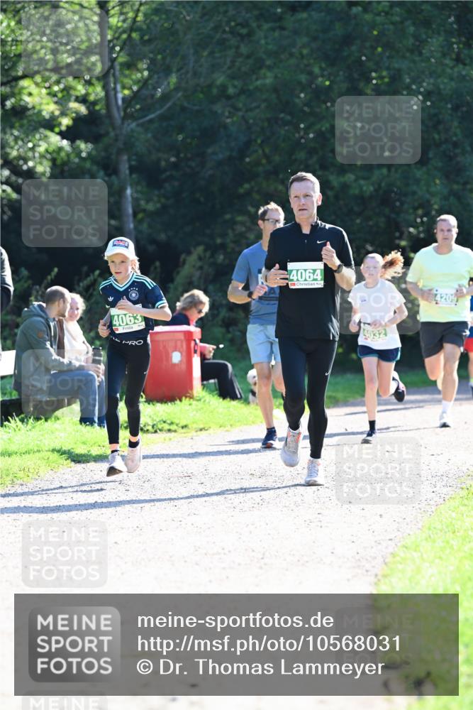 27.09.2026 - 35. Volkslauf durch das schöne Alstertal Dr. Thomas Lammeyer http://msf.ph/oto/10568031 27.09.2026 10:50:27 Laufen 4063, 4064, 4032, 4209 meine-sportfotos.de
