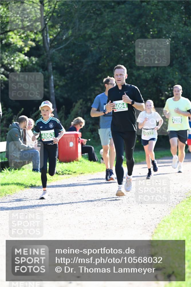 27.09.2026 - 35. Volkslauf durch das schöne Alstertal Dr. Thomas Lammeyer http://msf.ph/oto/10568032 27.09.2026 10:50:28 Laufen 4063, 4064, 4032 meine-sportfotos.de