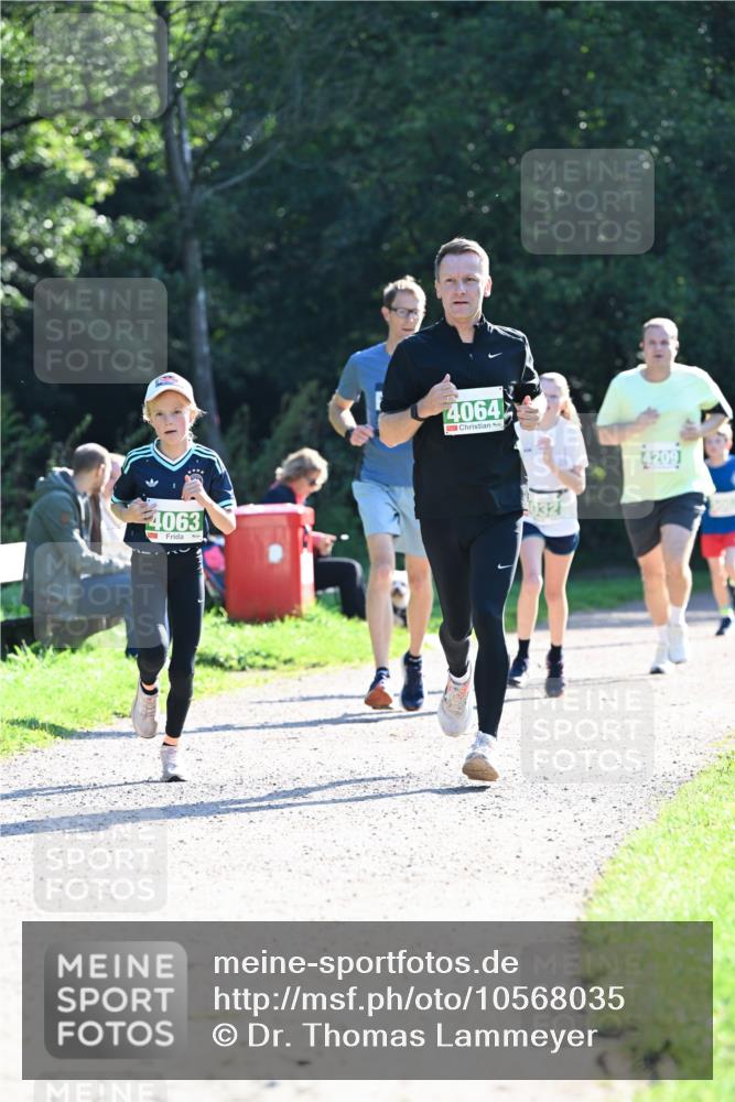 27.09.2026 - 35. Volkslauf durch das schöne Alstertal Dr. Thomas Lammeyer http://msf.ph/oto/10568035 27.09.2026 10:50:28 Laufen 4063, 4064, 032 meine-sportfotos.de
