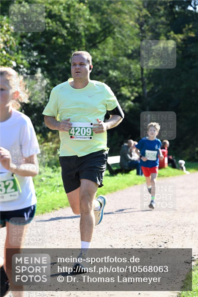 27.09.2026 - 35. Volkslauf durch das schöne Alstertal Dr. Thomas Lammeyer http://msf.ph/oto/10568063 27.09.2026 10:50:33 Laufen 32, 4209, 5002 meine-sportfotos.de