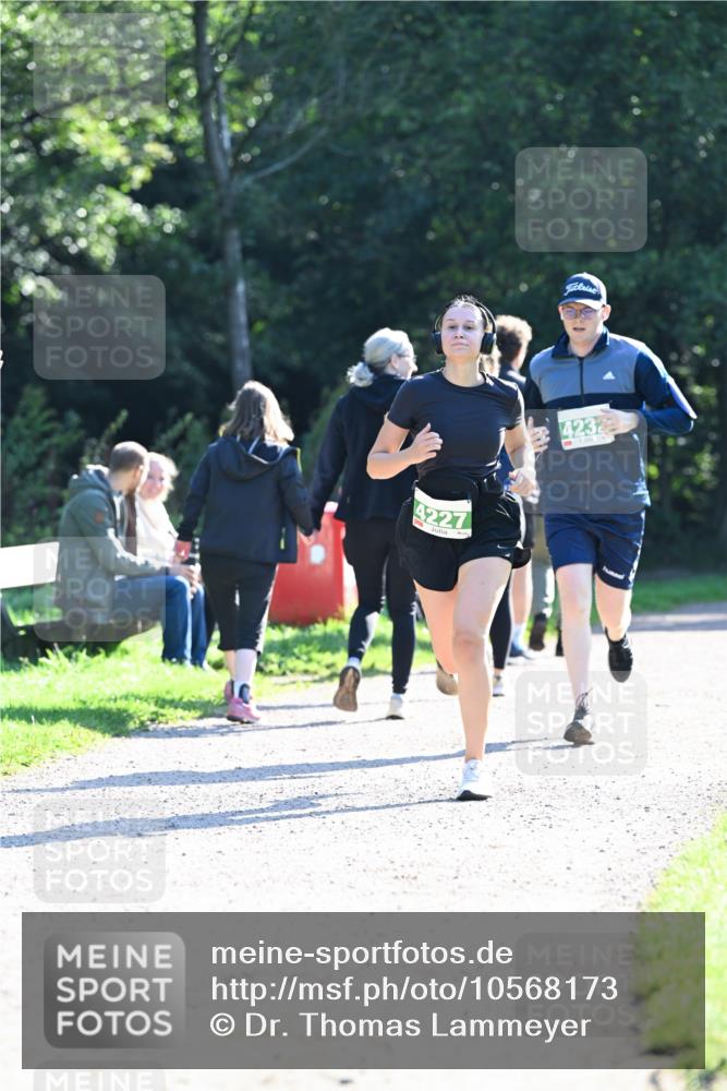 27.09.2026 - 35. Volkslauf durch das schöne Alstertal Dr. Thomas Lammeyer http://msf.ph/oto/10568173 27.09.2026 10:51:12 Laufen 4227, 4232 meine-sportfotos.de