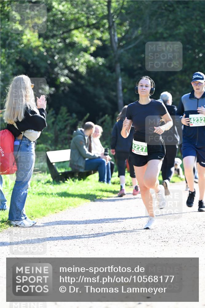 27.09.2026 - 35. Volkslauf durch das schöne Alstertal Dr. Thomas Lammeyer http://msf.ph/oto/10568177 27.09.2026 10:51:13 Laufen 4227, 4232 meine-sportfotos.de