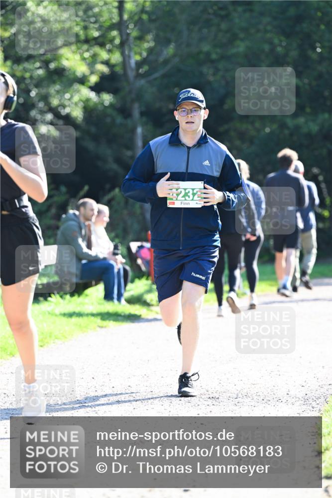 27.09.2026 - 35. Volkslauf durch das schöne Alstertal Dr. Thomas Lammeyer http://msf.ph/oto/10568183 27.09.2026 10:51:14 Laufen 232 meine-sportfotos.de
