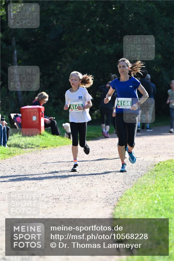 27.09.2026 - 35. Volkslauf durch das schöne Alstertal Dr. Thomas Lammeyer http://msf.ph/oto/10568228 27.09.2026 10:51:23 Laufen 4143, 4144 meine-sportfotos.de