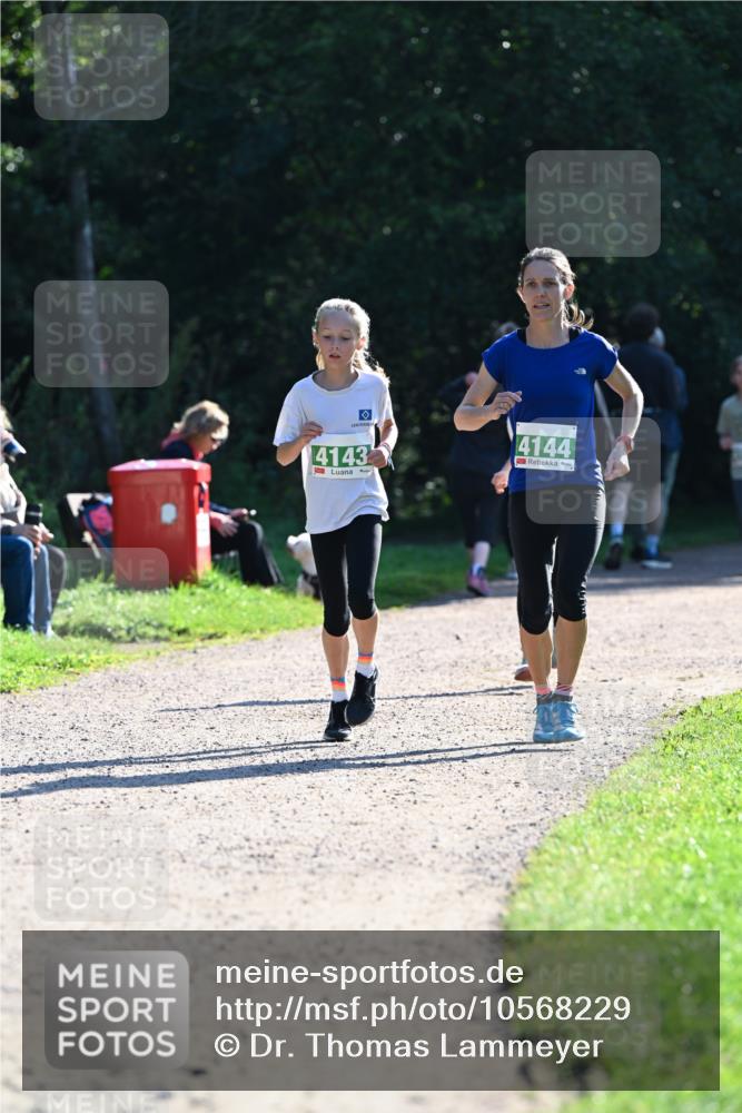 27.09.2026 - 35. Volkslauf durch das schöne Alstertal Dr. Thomas Lammeyer http://msf.ph/oto/10568229 27.09.2026 10:51:23 Laufen 4143, 4144 meine-sportfotos.de