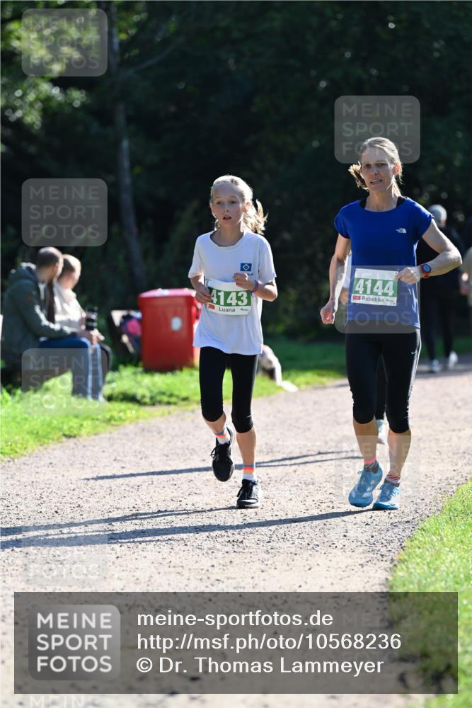 27.09.2026 - 35. Volkslauf durch das schöne Alstertal Dr. Thomas Lammeyer http://msf.ph/oto/10568236 27.09.2026 10:51:24 Laufen 4143, 4144 meine-sportfotos.de