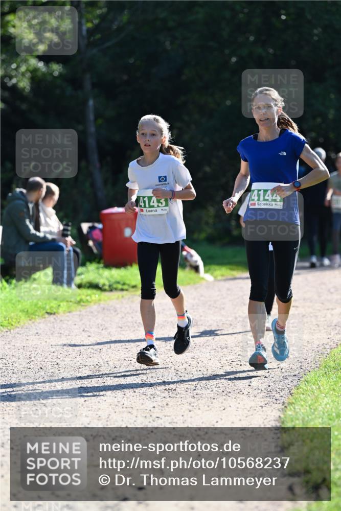 27.09.2026 - 35. Volkslauf durch das schöne Alstertal Dr. Thomas Lammeyer http://msf.ph/oto/10568237 27.09.2026 10:51:24 Laufen 4143, 4144 meine-sportfotos.de