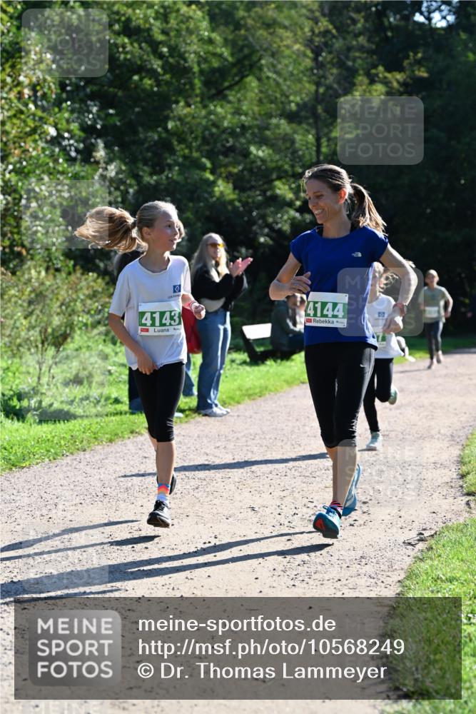27.09.2026 - 35. Volkslauf durch das schöne Alstertal Dr. Thomas Lammeyer http://msf.ph/oto/10568249 27.09.2026 10:51:26 Laufen 4143, 4144 meine-sportfotos.de