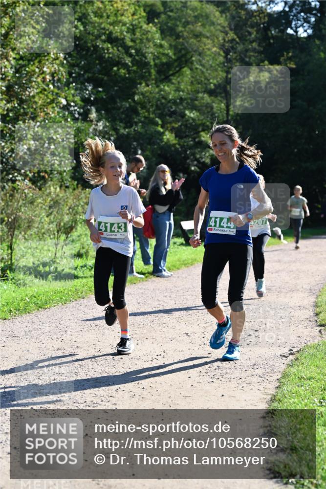 27.09.2026 - 35. Volkslauf durch das schöne Alstertal Dr. Thomas Lammeyer http://msf.ph/oto/10568250 27.09.2026 10:51:27 Laufen 4143, 4144, 4207 meine-sportfotos.de