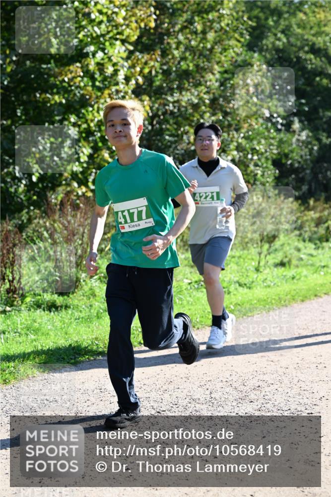 27.09.2026 - 35. Volkslauf durch das schöne Alstertal Dr. Thomas Lammeyer http://msf.ph/oto/10568419 27.09.2026 10:52:41 Laufen 4177, 4221 meine-sportfotos.de
