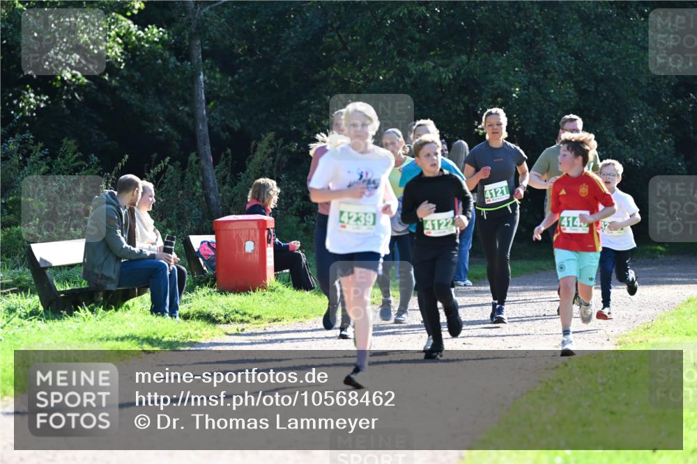 27.09.2026 - 35. Volkslauf durch das schöne Alstertal Dr. Thomas Lammeyer http://msf.ph/oto/10568462 27.09.2026 10:53:08 Laufen 4239, 4122, 4121, 414 meine-sportfotos.de
