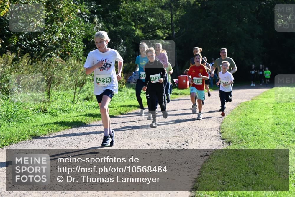 27.09.2026 - 35. Volkslauf durch das schöne Alstertal Dr. Thomas Lammeyer http://msf.ph/oto/10568484 27.09.2026 10:53:11 Laufen 30, 02, 4239, 414, 4122, 4140 meine-sportfotos.de