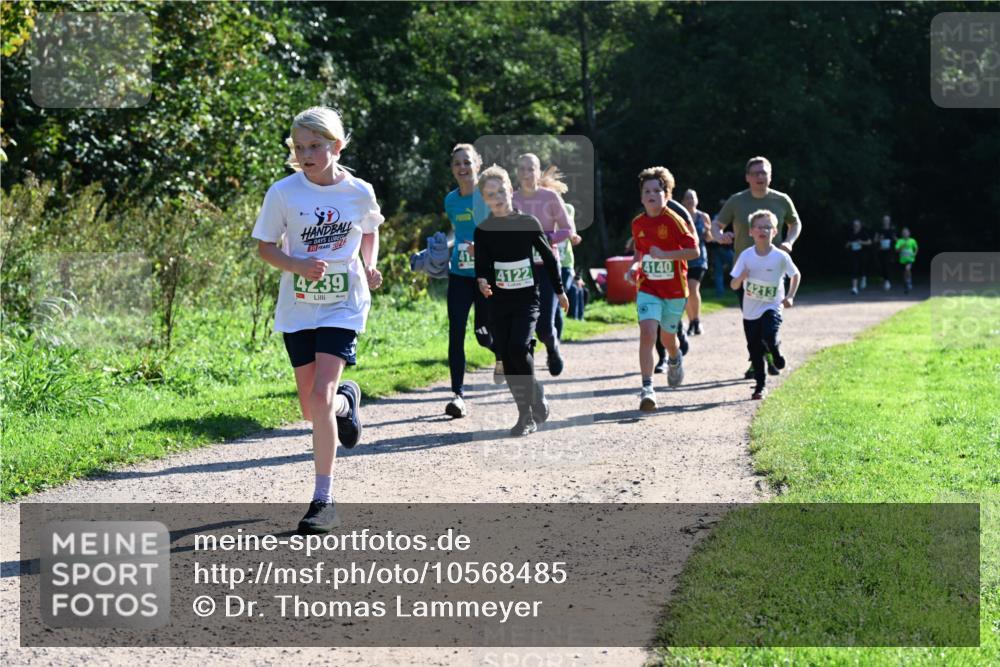 27.09.2026 - 35. Volkslauf durch das schöne Alstertal Dr. Thomas Lammeyer http://msf.ph/oto/10568485 27.09.2026 10:53:11 Laufen 30, 026, 4239, 4140, 4122, 4213 meine-sportfotos.de