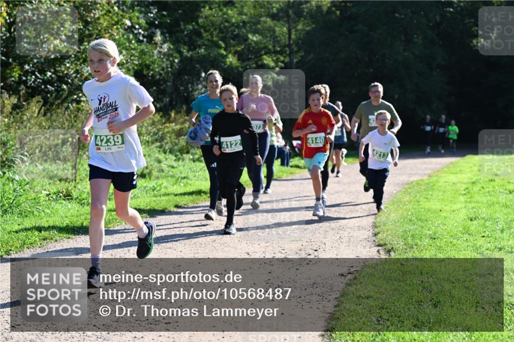 27.09.2026 - 35. Volkslauf durch das schöne Alstertal Dr. Thomas Lammeyer http://msf.ph/oto/10568487 27.09.2026 10:53:11 Laufen 30, 2026, 4239, 4122, 073, 4140, 4213 meine-sportfotos.de