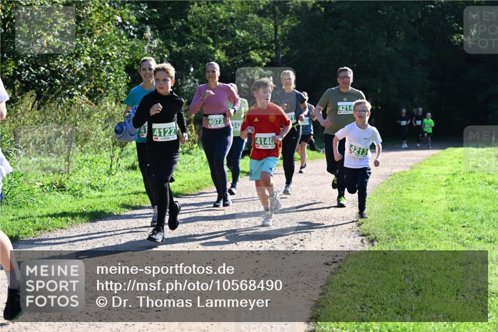 27.09.2026 - 35. Volkslauf durch das schöne Alstertal Dr. Thomas Lammeyer http://msf.ph/oto/10568490 27.09.2026 10:53:12 Laufen 4214, 4073, 242, 4122, 4140, 4213 meine-sportfotos.de