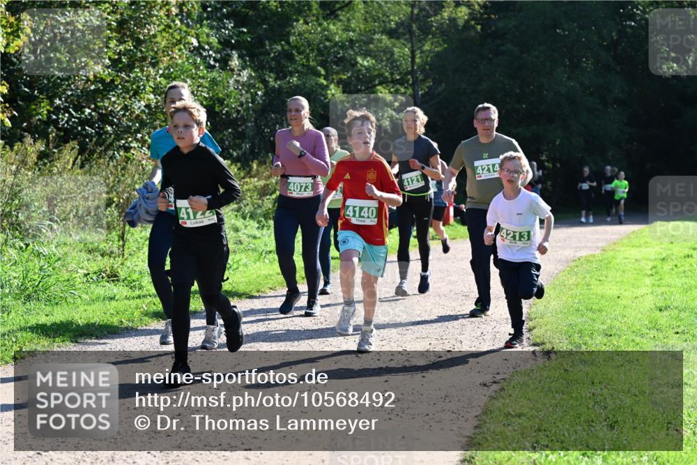 27.09.2026 - 35. Volkslauf durch das schöne Alstertal Dr. Thomas Lammeyer http://msf.ph/oto/10568492 27.09.2026 10:53:12 Laufen 412, 4073, 4140, 4121, 4214, 4213 meine-sportfotos.de