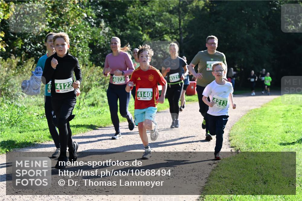 27.09.2026 - 35. Volkslauf durch das schöne Alstertal Dr. Thomas Lammeyer http://msf.ph/oto/10568494 27.09.2026 10:53:12 Laufen 44122, 4073, 4140, 4121, 42, 4213 meine-sportfotos.de