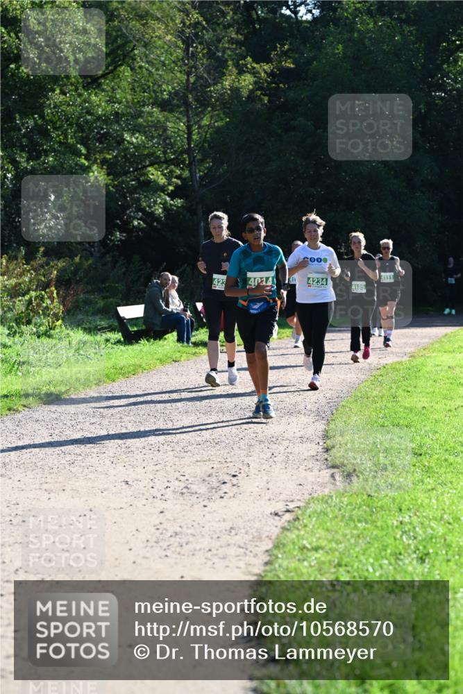 27.09.2026 - 35. Volkslauf durch das schöne Alstertal Dr. Thomas Lammeyer http://msf.ph/oto/10568570 27.09.2026 10:53:48 Laufen 4111, 423, 4014, 4234, 4185 meine-sportfotos.de