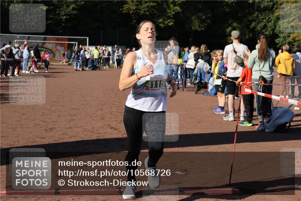 27.09.2026 - 35. Volkslauf durch das schöne Alstertal Strokosch-Dieckow http://msf.ph/oto/10568726 27.09.2026 11:01:02 Ziel 4042, 4115 meine-sportfotos.de
