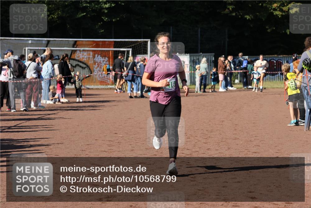 27.09.2026 - 35. Volkslauf durch das schöne Alstertal Strokosch-Dieckow http://msf.ph/oto/10568799 27.09.2026 11:00:44 Ziel 4216 meine-sportfotos.de