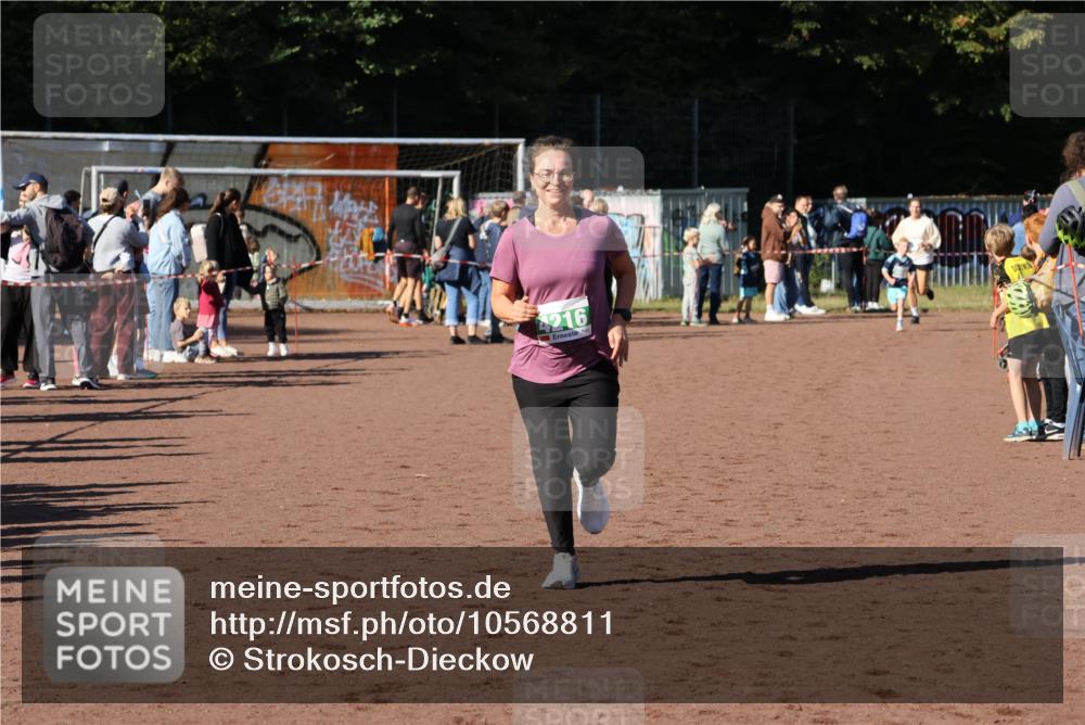 27.09.2026 - 35. Volkslauf durch das schöne Alstertal Strokosch-Dieckow http://msf.ph/oto/10568811 27.09.2026 11:00:44 Ziel 4216 meine-sportfotos.de