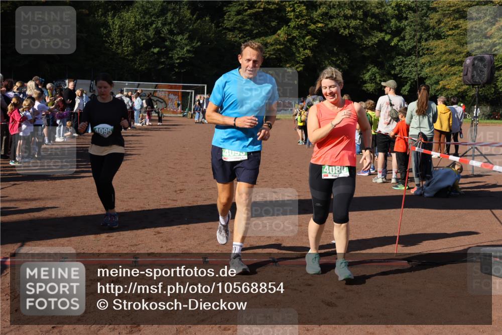 27.09.2026 - 35. Volkslauf durch das schöne Alstertal Strokosch-Dieckow http://msf.ph/oto/10568854 27.09.2026 11:00:31 Ziel 4041, 4080, 4093, 4095 meine-sportfotos.de