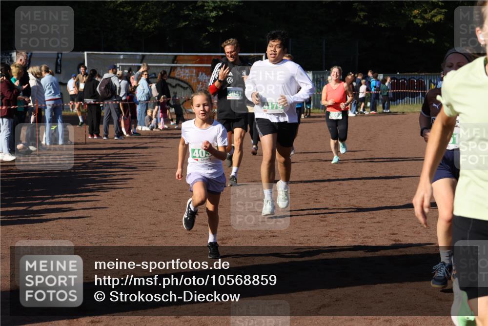 27.09.2026 - 35. Volkslauf durch das schöne Alstertal Strokosch-Dieckow http://msf.ph/oto/10568859 27.09.2026 11:00:25 Ziel 4039, 4041, 4080, 4093, 4095, 4153, 4161, 4179 meine-sportfotos.de