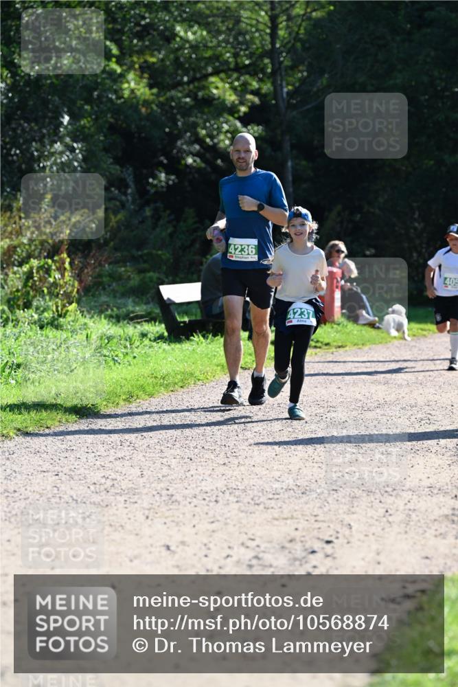 27.09.2026 - 35. Volkslauf durch das schöne Alstertal Dr. Thomas Lammeyer http://msf.ph/oto/10568874 27.09.2026 10:55:07 Laufen 4236, 4237, 405 meine-sportfotos.de
