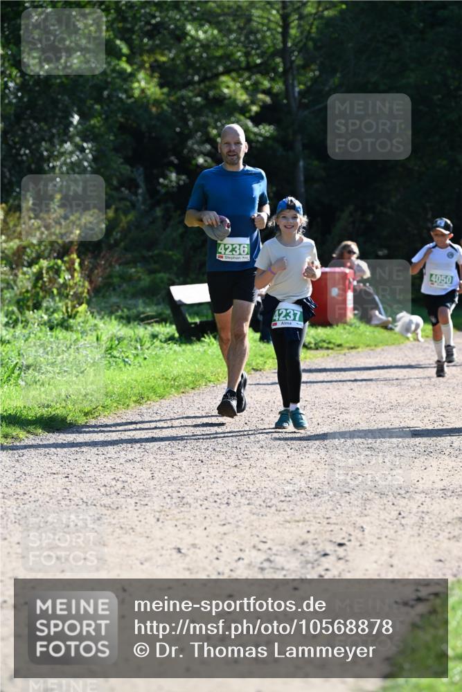 27.09.2026 - 35. Volkslauf durch das schöne Alstertal Dr. Thomas Lammeyer http://msf.ph/oto/10568878 27.09.2026 10:55:07 Laufen 4236, 4237, 4050 meine-sportfotos.de
