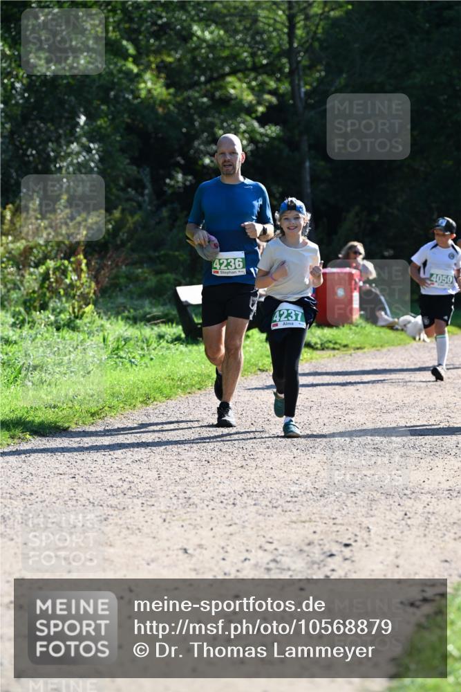 27.09.2026 - 35. Volkslauf durch das schöne Alstertal Dr. Thomas Lammeyer http://msf.ph/oto/10568879 27.09.2026 10:55:08 Laufen 4236, 4237, 4050 meine-sportfotos.de