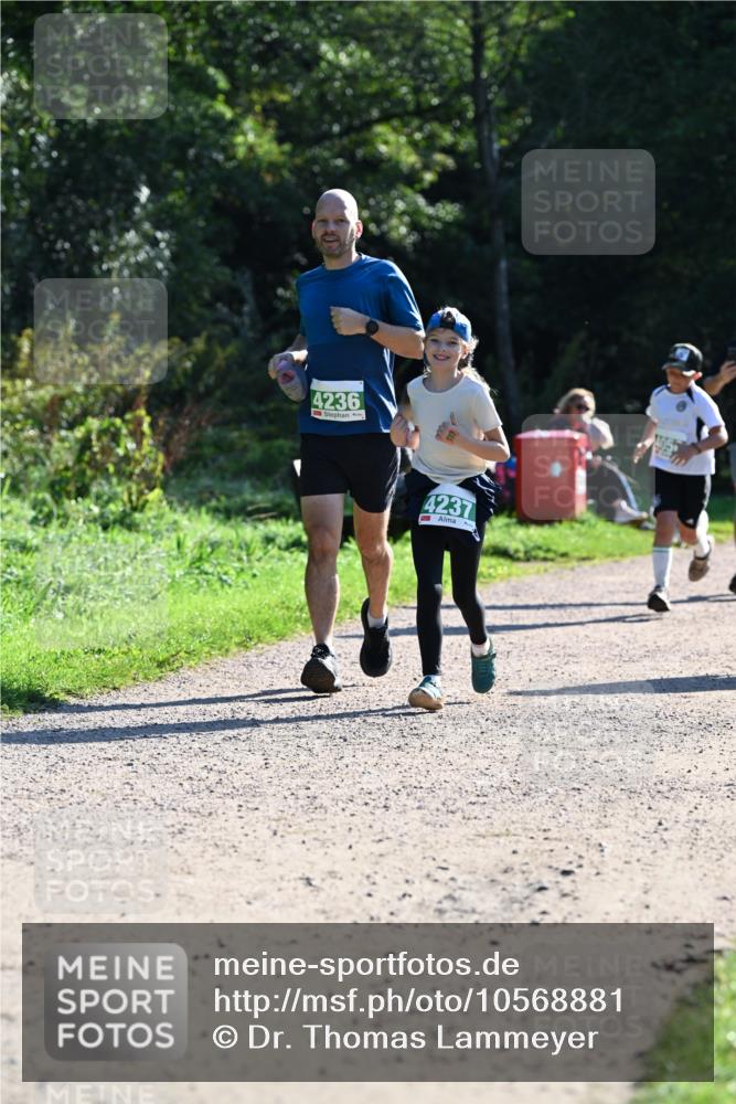 27.09.2026 - 35. Volkslauf durch das schöne Alstertal Dr. Thomas Lammeyer http://msf.ph/oto/10568881 27.09.2026 10:55:08 Laufen 4236, 4237 meine-sportfotos.de