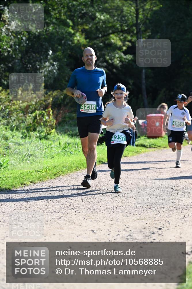27.09.2026 - 35. Volkslauf durch das schöne Alstertal Dr. Thomas Lammeyer http://msf.ph/oto/10568885 27.09.2026 10:55:08 Laufen 4236, 4237, 4050 meine-sportfotos.de