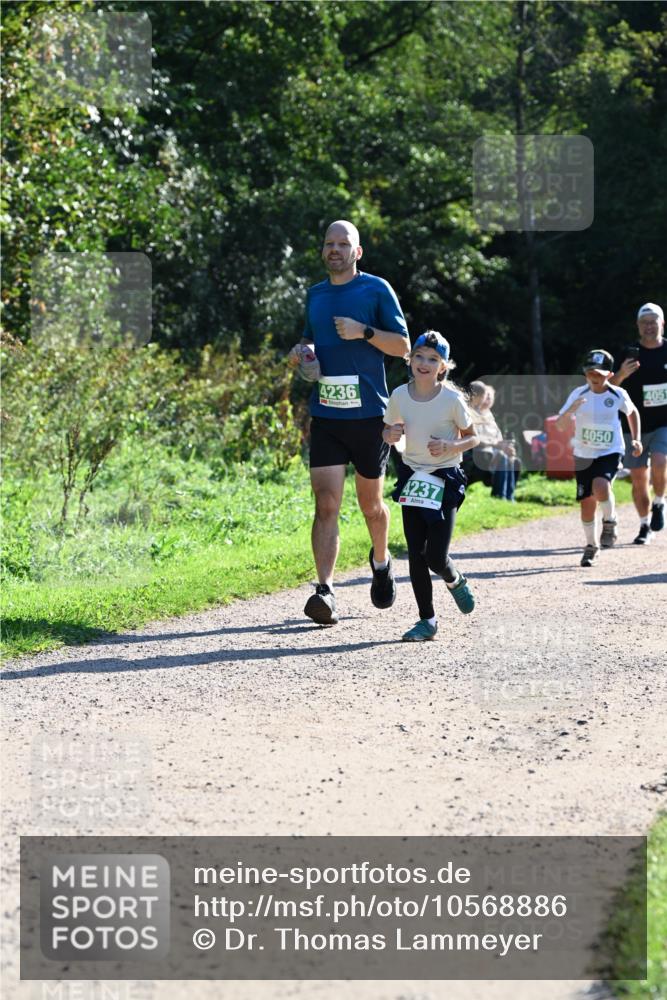 27.09.2026 - 35. Volkslauf durch das schöne Alstertal Dr. Thomas Lammeyer http://msf.ph/oto/10568886 27.09.2026 10:55:09 Laufen 4236, 4237, 4050, 4051 meine-sportfotos.de