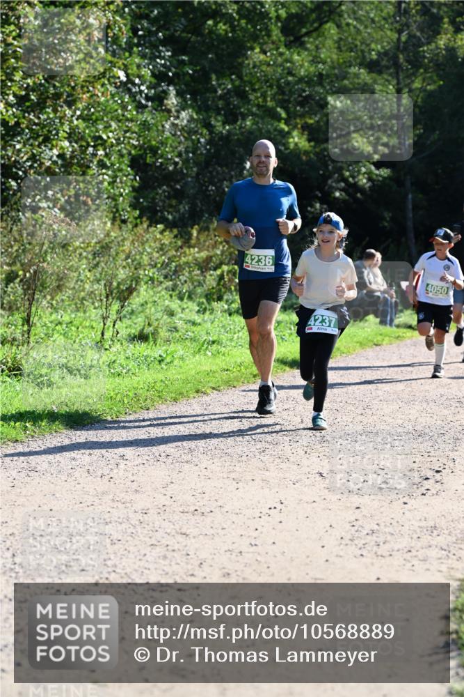 27.09.2026 - 35. Volkslauf durch das schöne Alstertal Dr. Thomas Lammeyer http://msf.ph/oto/10568889 27.09.2026 10:55:09 Laufen 4236, 4237, 4050 meine-sportfotos.de