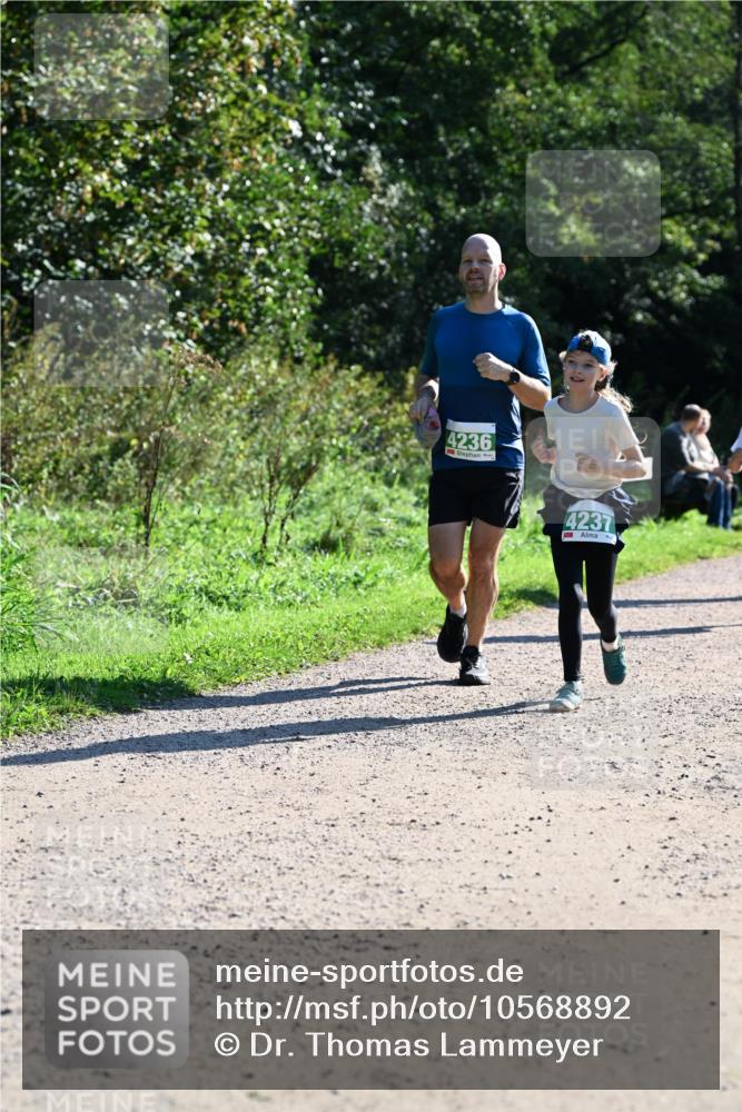 27.09.2026 - 35. Volkslauf durch das schöne Alstertal Dr. Thomas Lammeyer http://msf.ph/oto/10568892 27.09.2026 10:55:09 Laufen 4236, 4237 meine-sportfotos.de